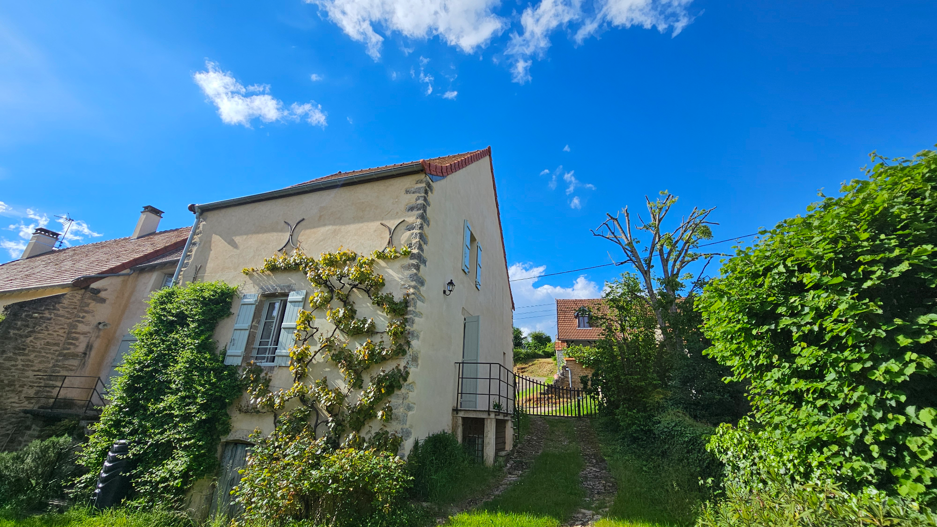Gîte  Les Jeunes Filles de l'extérieur